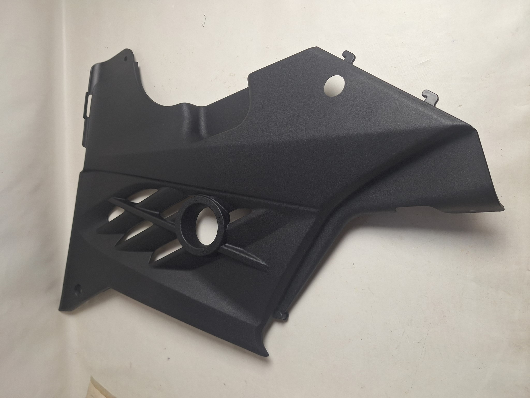 Picture of Kymco  VERKLEIDUND RECHTS  83500-LDB5-E00